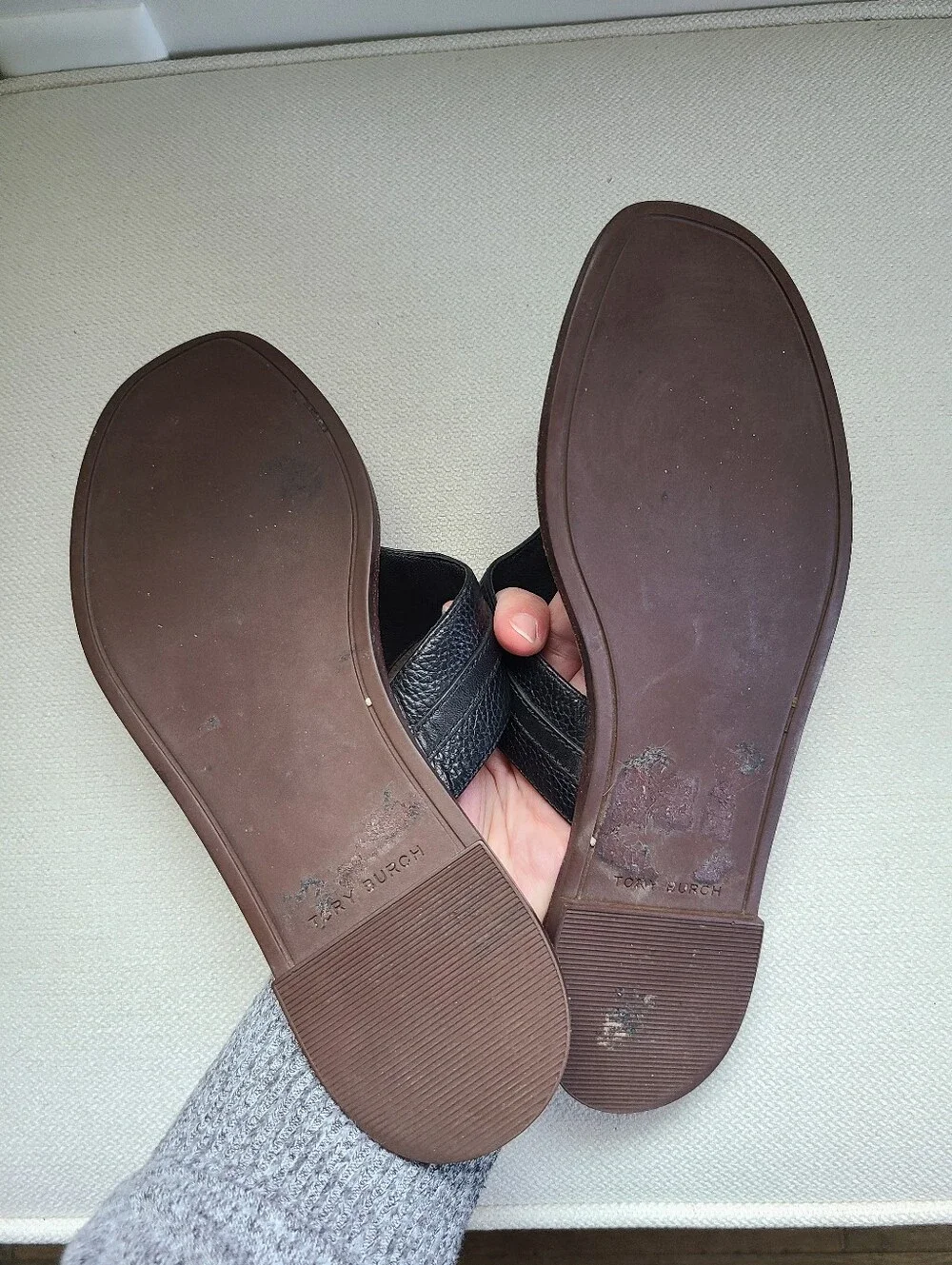 Tory Burch Carson Thong Welt Sandals In Black Pebbled Leather